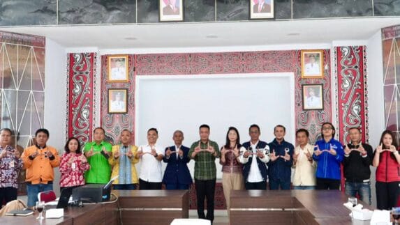 Bupati Humbahas Buka Sosialisasi Penguatan Kelembagaan dan Penatausahaan Pengelolaan Keuangan Partai Politik
