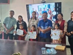 Kadis Pendidikan Taput Feddy Advent Panjaitan Serahkan Penghargaan Kepada Peserta Didik PAUD Berprestasi di Tapanuli Utara