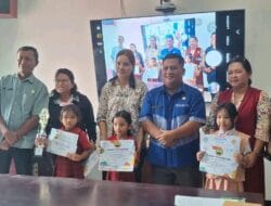 Kadis Pendidikan Taput Feddy Advent Panjaitan Serahkan Penghargaan Kepada Peserta Didik PAUD Berprestasi di Tapanuli Utara