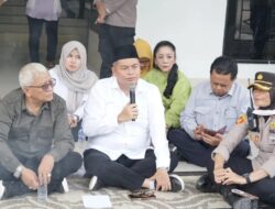 Terjun Langsung Temui Massa Aksi, Ketua dan Anggota DPRD Kota Jambi Kawal Aspirasi Masyarakat Terkait Polemik Sampah