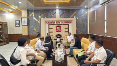 Kemenhub RI Serahkan 25 Lampu PJU Tenaga Surya Ke Pemko Tanjungbalai