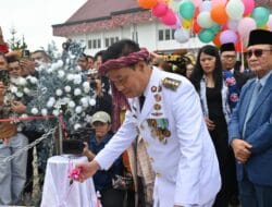Bupati Tandatangani Prasasti, Tanda Penghormatan Bagi Pejuang Terbentuknya Kabupaten Humbahas