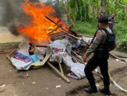 Polrestabes Medan Gerebek dan Bakar Barak Narkoba di Deli Serdang