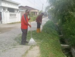 Sambut HUT Ke-81 RI, Lurah Semula Jadi Pimpin Gotong Royong